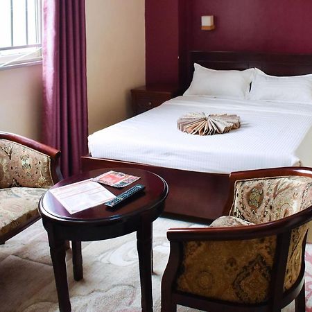 Diamonds Hotel คัมพาลา ภายนอก รูปภาพ