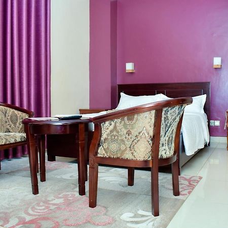 Diamonds Hotel คัมพาลา ภายนอก รูปภาพ