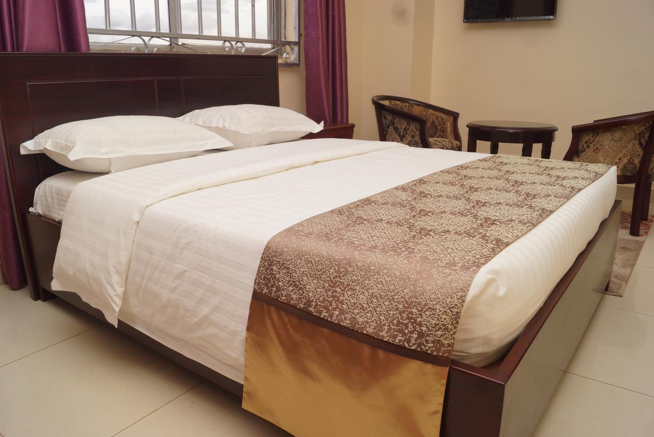 Diamonds Hotel คัมพาลา ภายนอก รูปภาพ