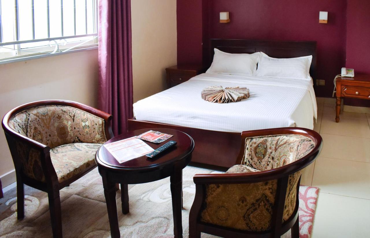 Diamonds Hotel คัมพาลา ภายนอก รูปภาพ