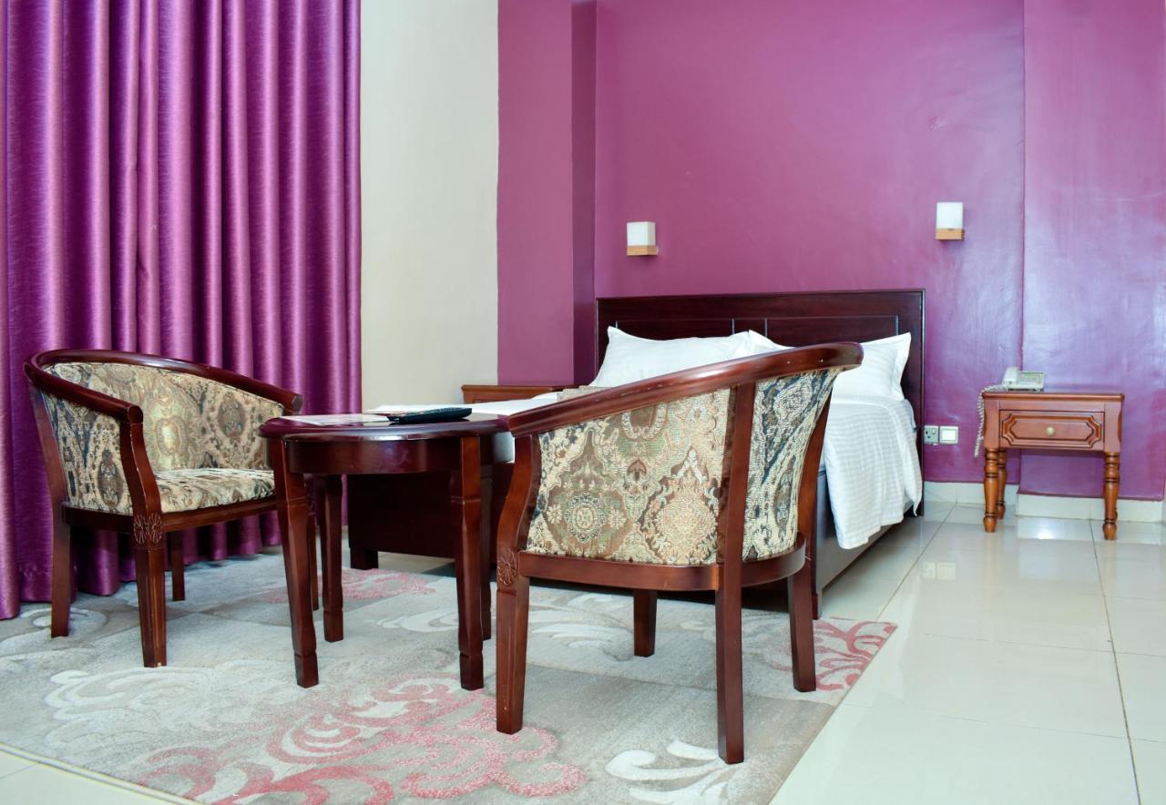 Diamonds Hotel คัมพาลา ภายนอก รูปภาพ